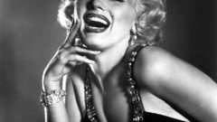 Marilyn Monroe grayscale