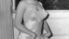 Marilyn Monroe grayscale