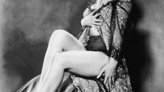 Marilyn Monroe grayscale