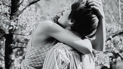 Men woman hugging grayscale