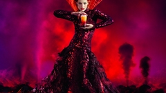 Milla Jovovich campari