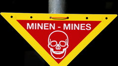 Mines red yellow skull