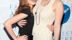 Models bella thorne Dani Thorne