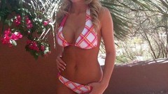 Models bikini low resolution Hooters