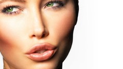 Models Jessica Biel green