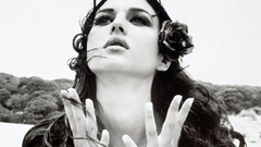 Monica Bellucci grayscale monochrome