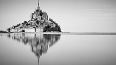 Monochrome lakes Castles
