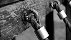 Monochrome macro chains Ropes