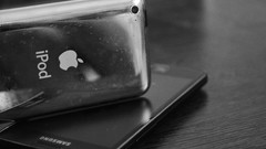 Monochrome samsung ipod touch