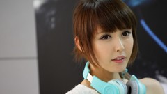 Music headphones asians models bob cut Kang Yui