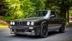 Nature black BMW E30
