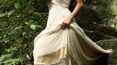 Nicole scherzinger brunettes white dress