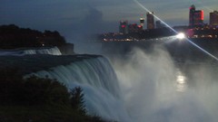 Night Niagara Falls water