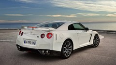 Nissan nissan gtr white cars