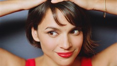 Norah jones brown eyes brunettes singers red lipstick hands on 