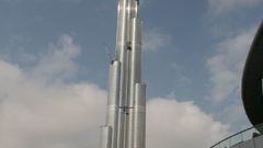 Oburj dubai tops out