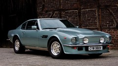 Old cars classic Aston Martin races