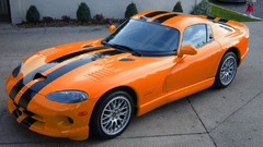 Orange cars dodge viper
