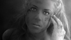 Paint woman faces blondes brunettes