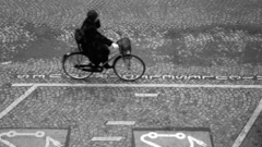 Paris bicycle vehicules high