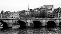 Paris France monochrome pont neuf