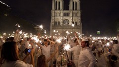 Paris Notre Dame diner white clothes