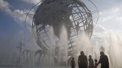 People fountain architecture