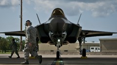 Pilot airplanes F-22 Raptor