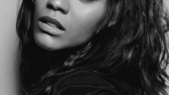 Portrait grayscale Zoe saldana
