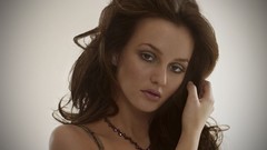 Portraits brunettes woman leighton