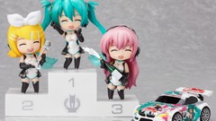 Race Chibi queen hatsune miku vocaloid megurine luka kagamine 