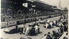 Race historic old cars