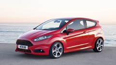 Red cars ford fiesta