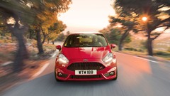 Red cars ford fiesta