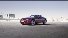 Red cars Mazda static