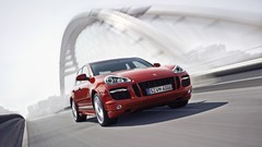 Red cars Porsche Cayenne