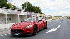 Red cars vehicles Maserati granturismo