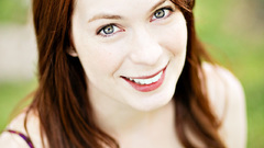 Redheads Felicia Day pale