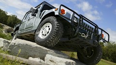 Rocks climbing vehicles Hummer H1