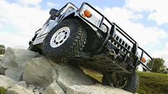 Rocks climbing vehicles Hummer H1