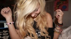 Room woman emo blondes