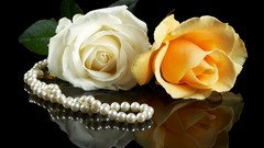 Roses pearls necklaces