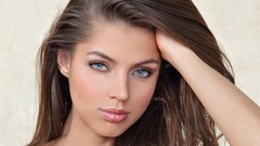 Russian brunettes Fergie A