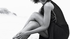 Sand dress August monochrome fashion USA Actress barefoot brown 