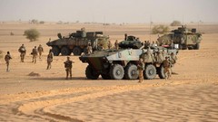 Sand War Army soldiers French military vehicles tanks infantry 