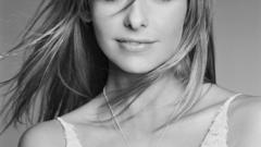 Sarah Michelle Gellar grayscale