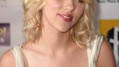 Scarlett Johansson Actress cleavage