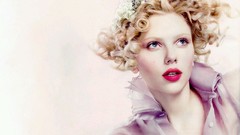 Scarlett Johansson blondes curly hair