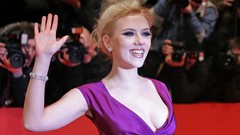 Scarlett Johansson cleavage