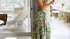 Scarlett Johansson watches blondes high heels